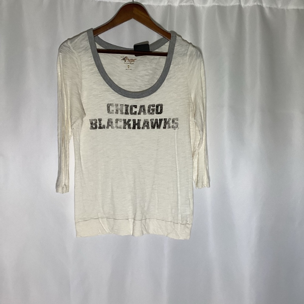 1272. Women's Chicago Blackhawks T-Shirt VGUC Size L